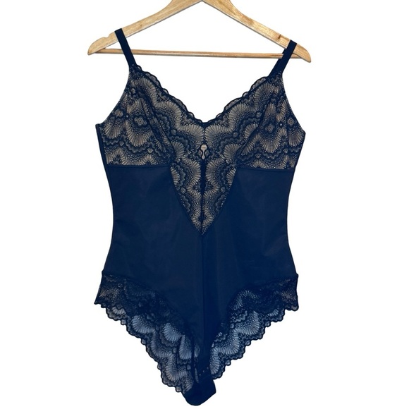 Pinsy Tops - Pinsy Black Sculpting Lace shapesuit Black/nude Womens  Size XL NWT